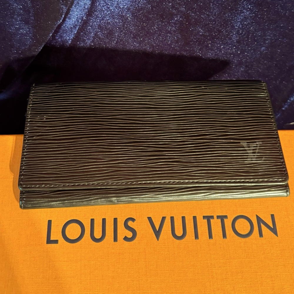 Louis  Vuitton’s Epi Noir Wallet Black